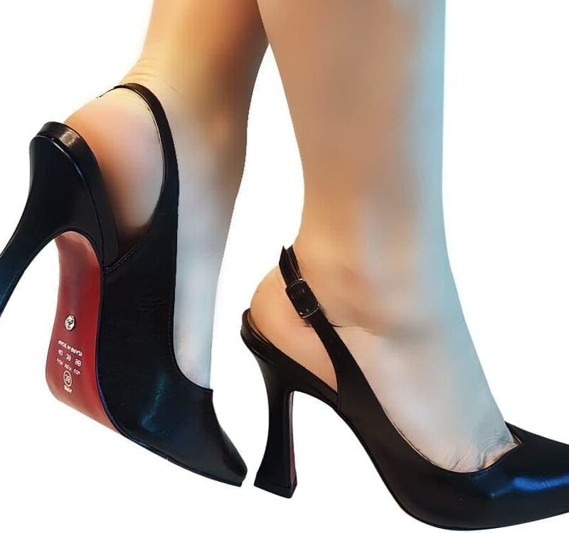 Scarpin salto taça preto