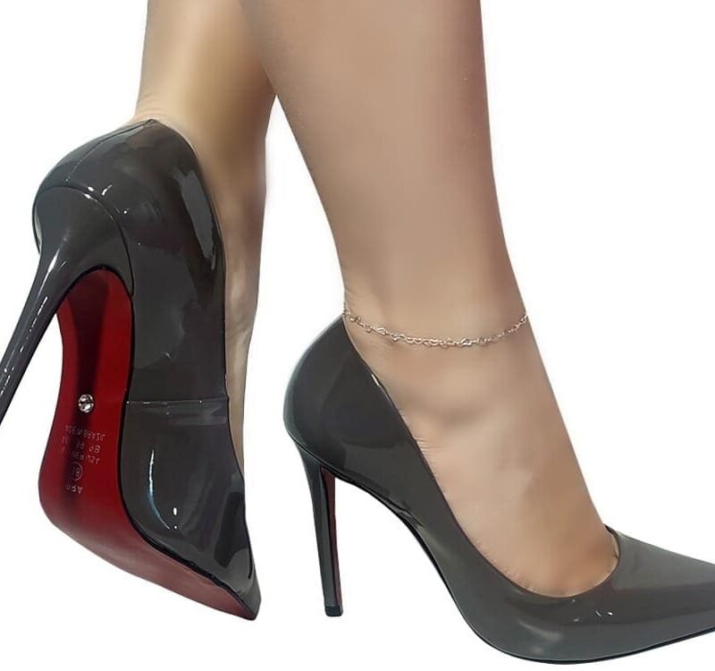 Scarpin Classic verniz chumbo